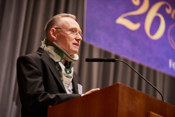 Professor Ian Holliday, HKU Vice-President and Pro-Vice-Chancellor (Teaching and Learning), officiates at the Ceremony